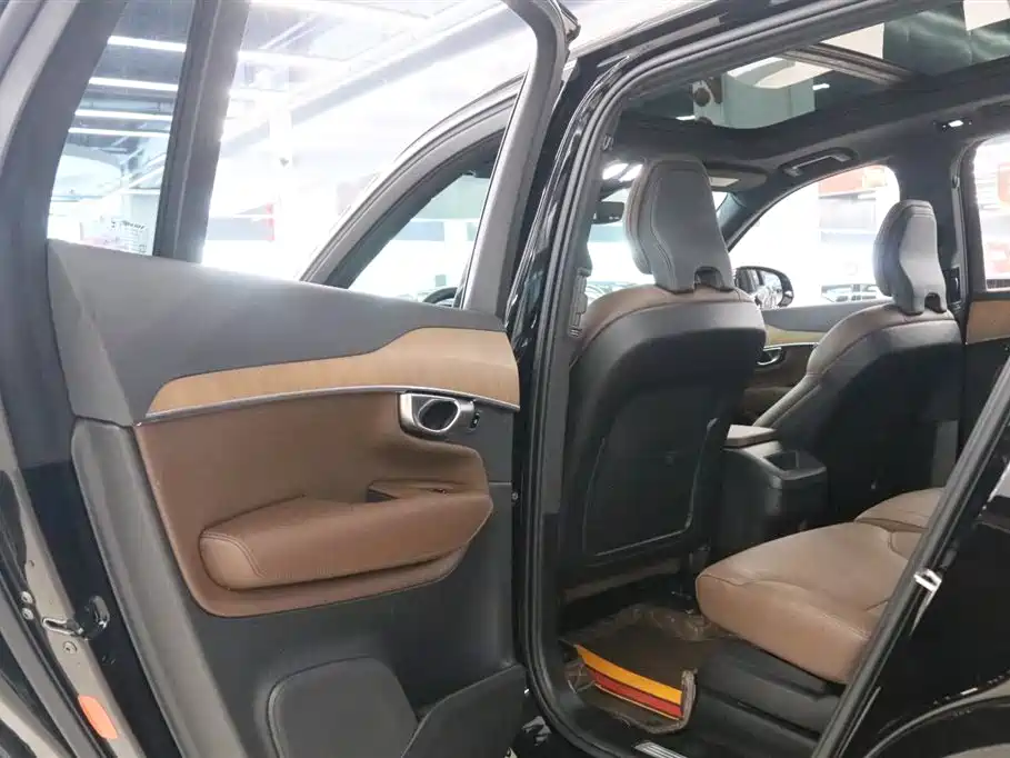 Volvo XC90 2024 B5 Smart Deluxe Edition 5-seater купить на сайте DeffCars