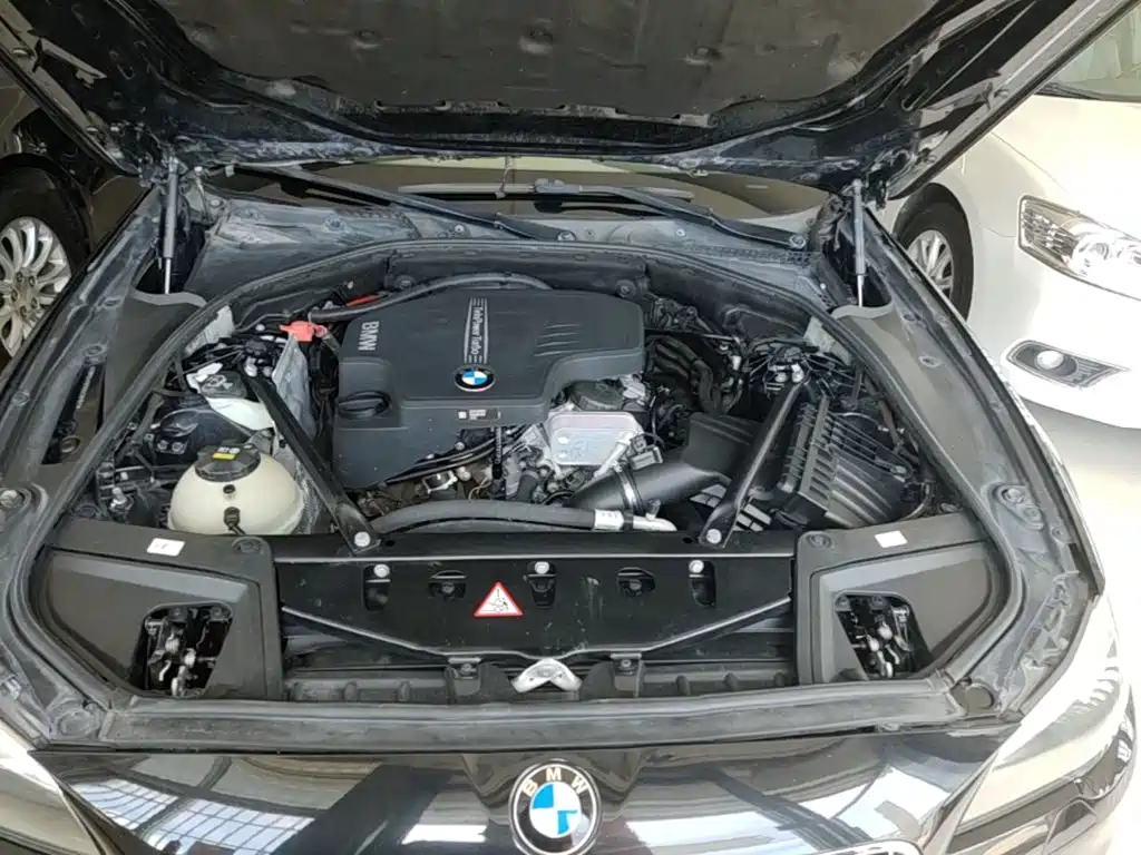 BMW 5 Series 2014 520Li Classic купить на сайте DeffCars