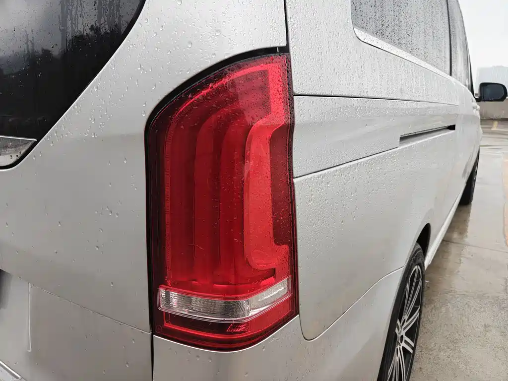 Mercedes-Benz V-Class 2022 V 260 L Long Wheelbase Luxury Edition купить на сайте DeffCars