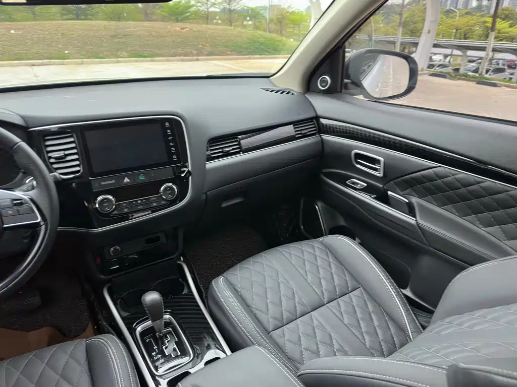Outlander 2021 2.0L 2WD Enjoy Edition 5 seats купить на сайте DeffCars