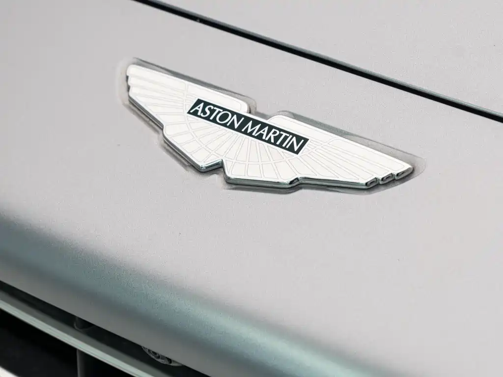 Aston Martin DBX 2022 3.0T STRAIGHT-SIX купить на сайте DeffCars