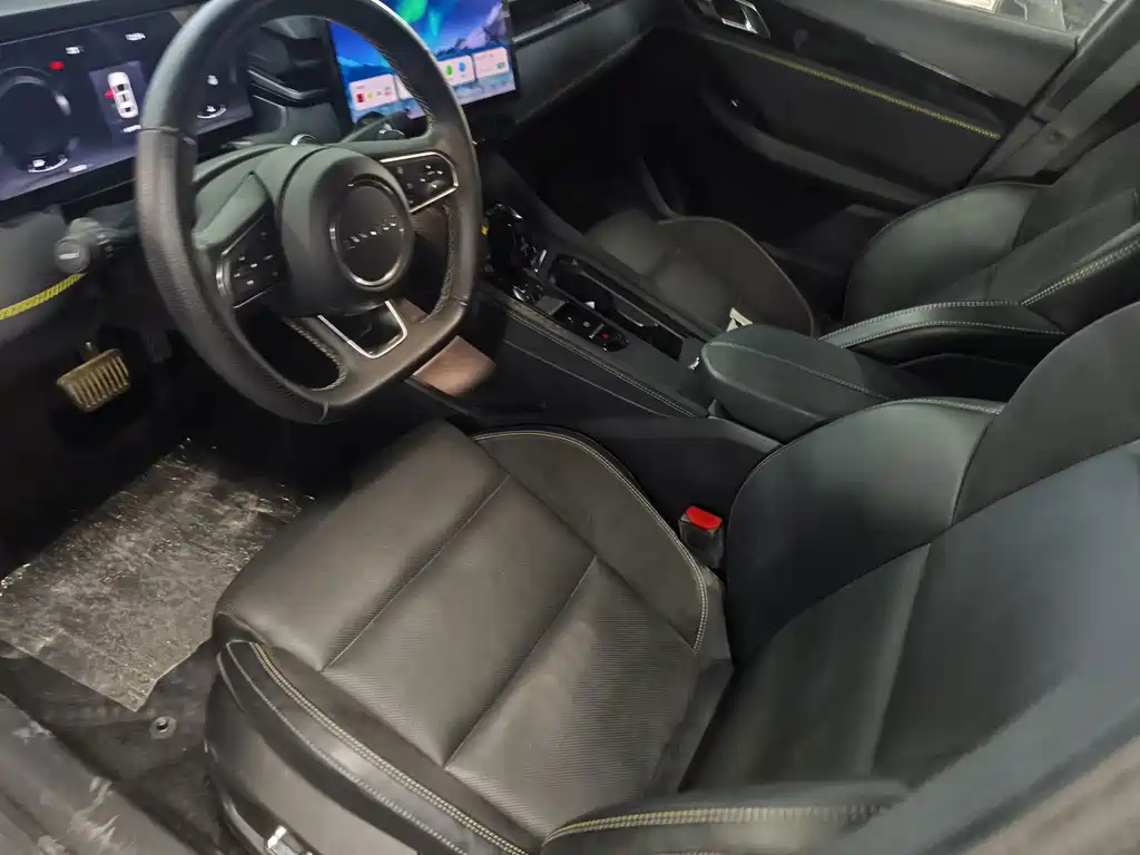 Lynk & Co 03 2023 1.5TD DCT Pro купить на сайте DeffCars