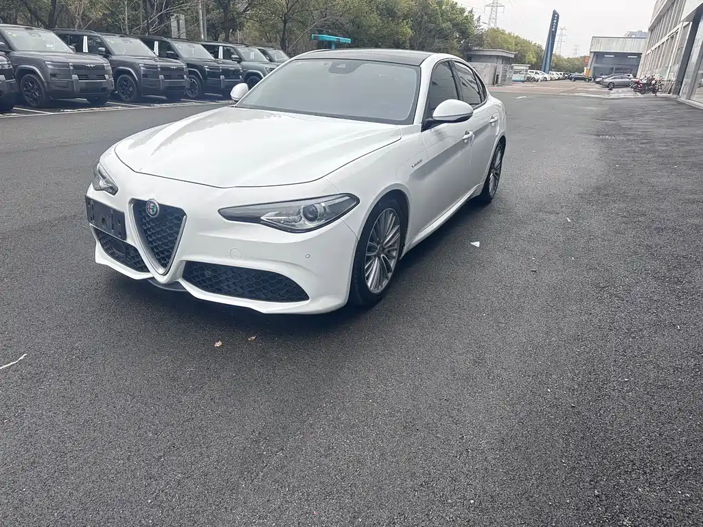 Giulia 2017 2.0T 200HP Deluxe Edition купить на сайте DeffCars