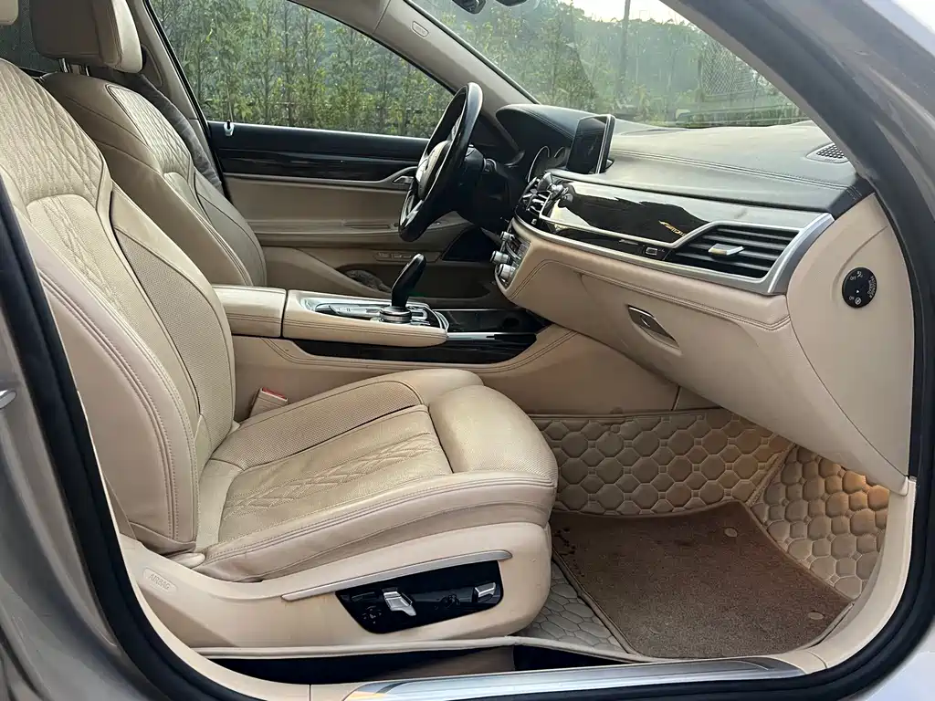 BMW 7 Series 2016 730Li Luxury купить на сайте DeffCars