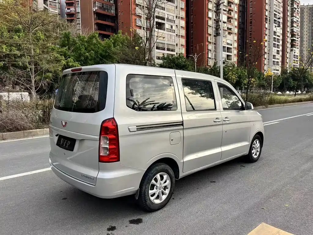 Wuling Hongguang V 2019 1.5L standard L2B купить на сайте DeffCars
