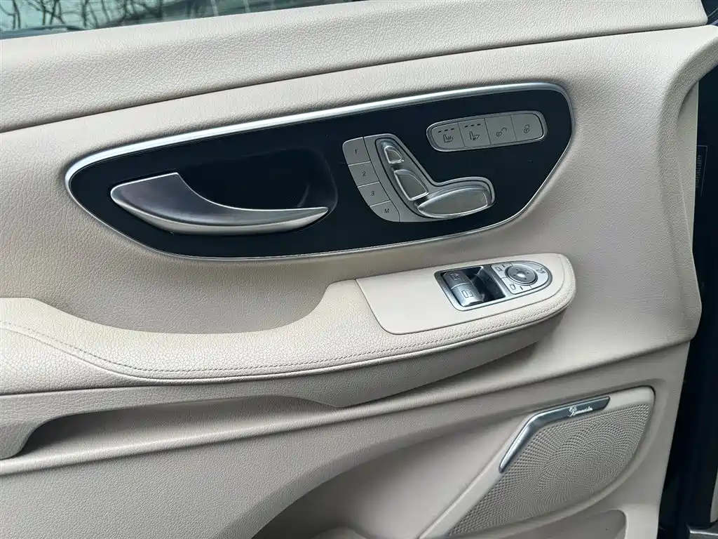 Mercedes-Benz V-Class 2022 V 260 Premium Edition купить на сайте DeffCars