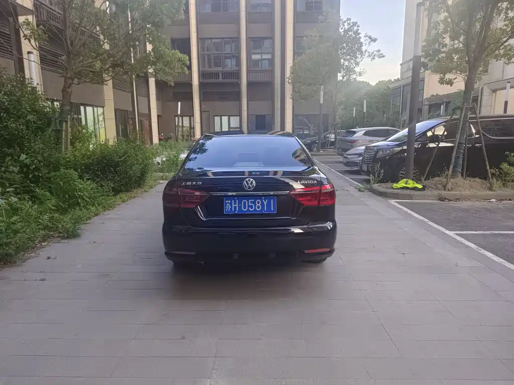 Lavida 2015 1.6L automatic fashion version купить на сайте DeffCars