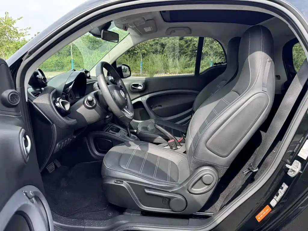 smart fortwo 2016 0.9T 66kW hardtop Pioneer Edition купить на сайте DeffCars
