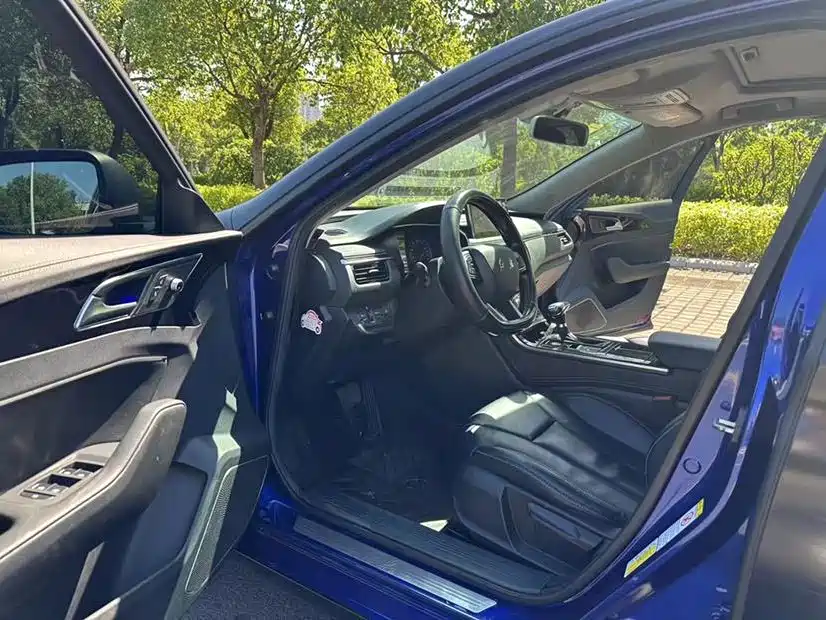 Hongqi H5 2018 30TD dynamic version купить на сайте DeffCars