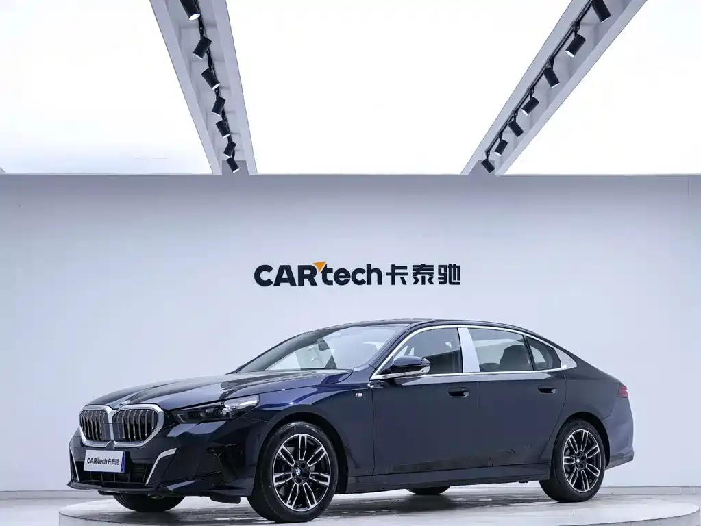 BMW 5 Series 2025 530Li Leading M Sports Package купить на сайте DeffCars