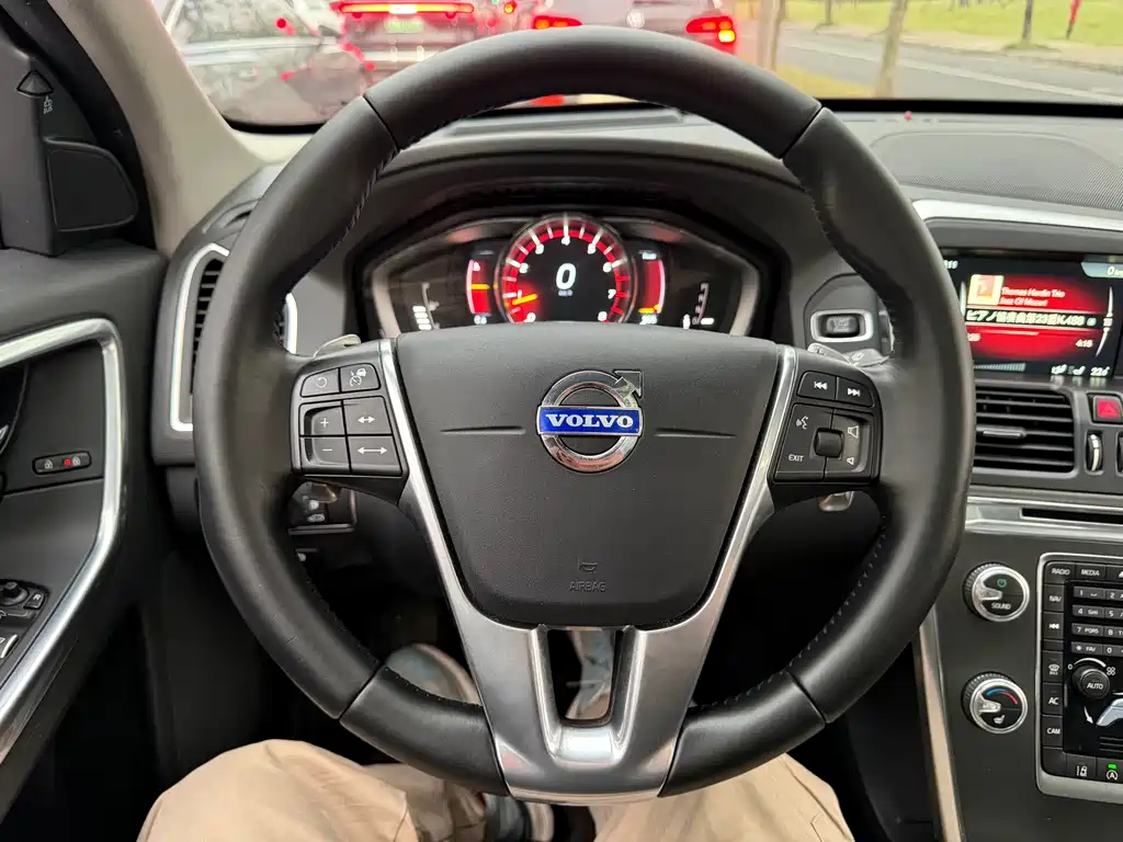 Volvo XC60 2016 T5 AWD Smart Edition купить на сайте DeffCars