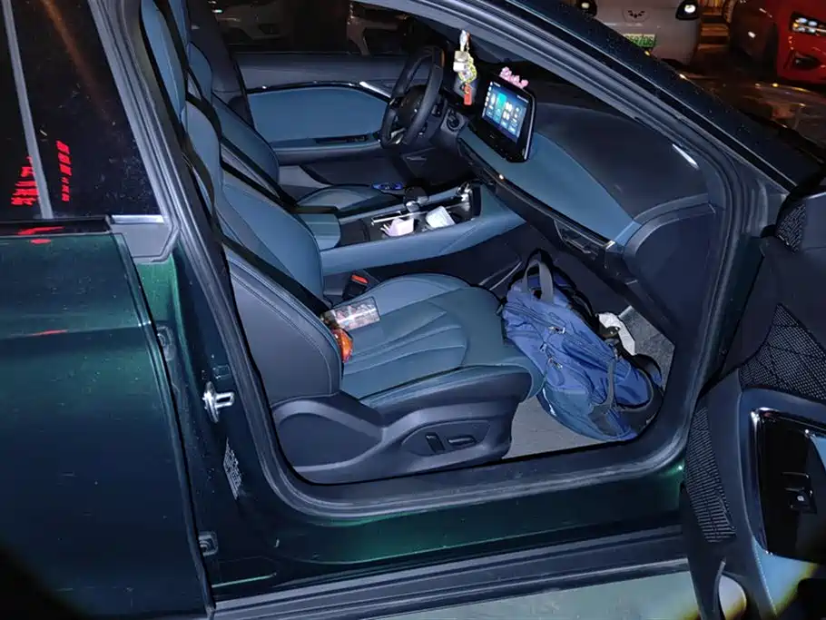 MG7 2023 2.0T Automatic Beauty Hunting Luxury Edition купить на сайте DeffCars