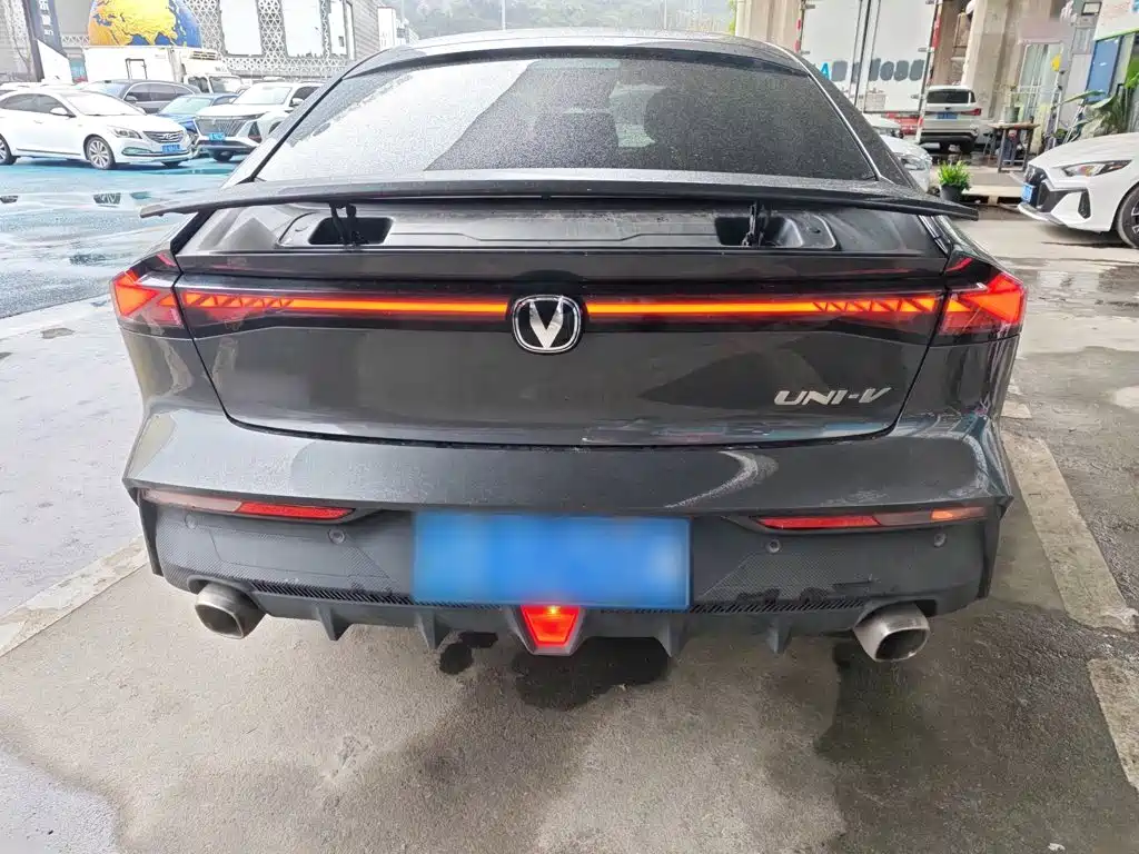 Changan UNI-V 2022 1.5T premium model купить на сайте DeffCars