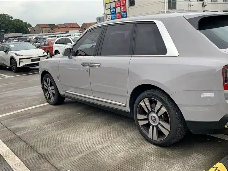 Cullinan 2018 five-seater version купить на сайте DeffCars