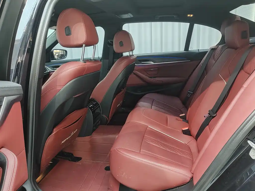 BMW 5 Series 2023 530Li Leading M Sports Package купить на сайте DeffCars