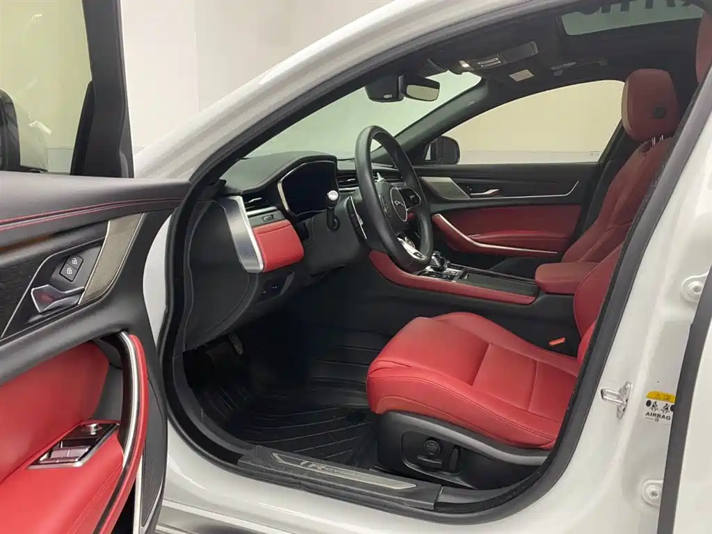 Jaguar XFL 2022 XFL 2.0T P250 two-wheel drive elite sports version купить на сайте DeffCars