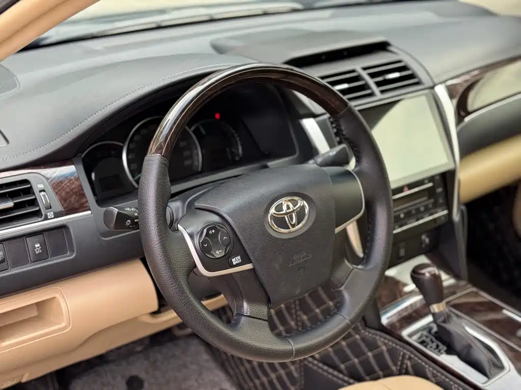 Camry 2016 2.0G 10th Anniversary Leading Edition купить на сайте DeffCars