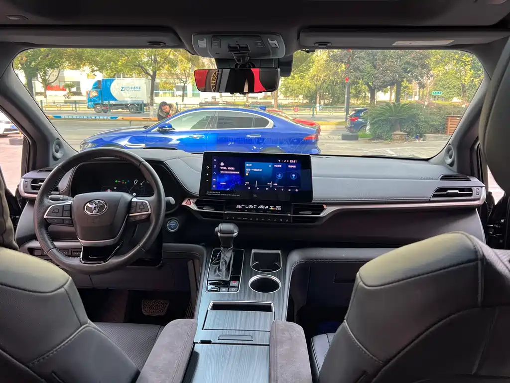 SIENNA 2023 2.5L Hybrid Platinum Edition купить на сайте DeffCars