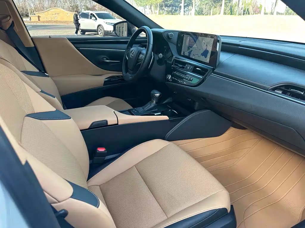 Lexus ES 2023 200 Excellence Edition купить на сайте DeffCars