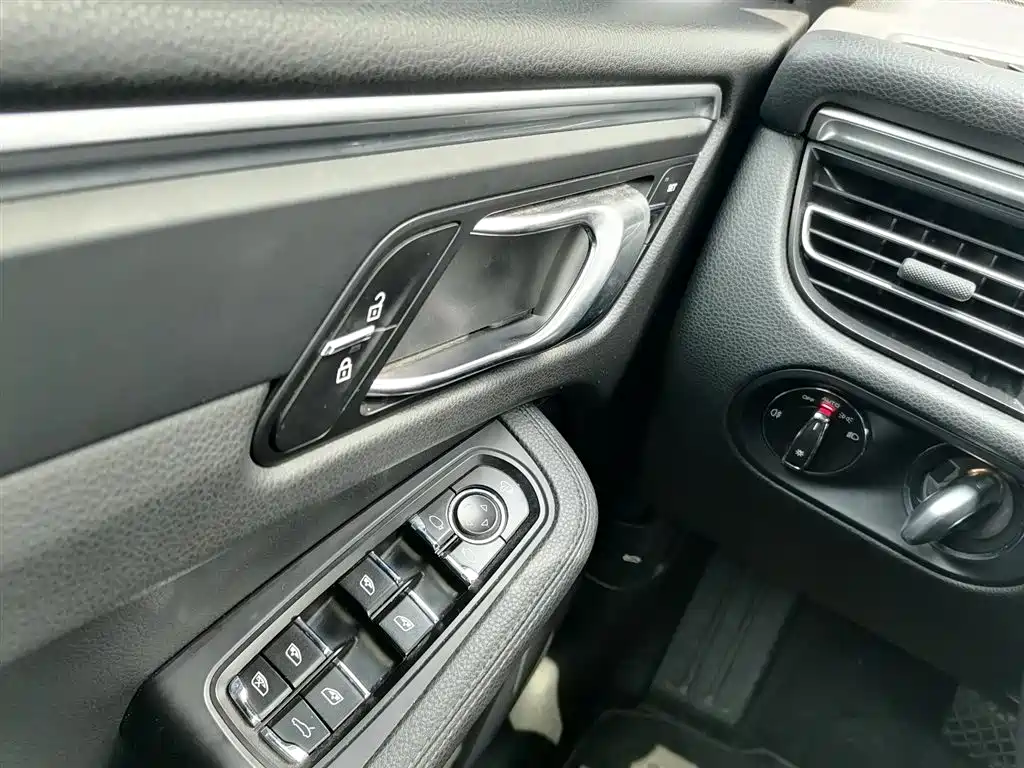 Macan 2018 Macan 2.0T купить на сайте DeffCars