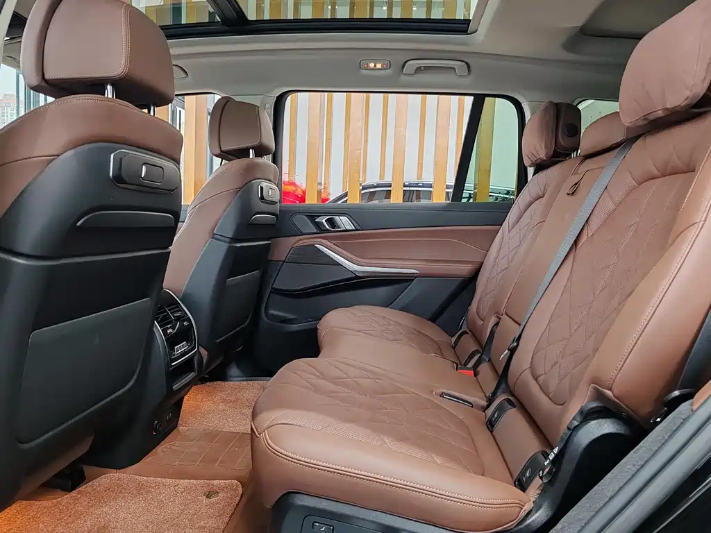 BMW X7 2024 xDrive40i Leading Luxury Package купить на сайте DeffCars