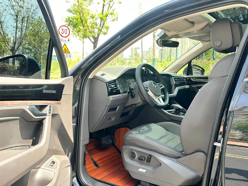 Touareg 2019 3.0TSI Ruifeng Edition National V купить на сайте DeffCars