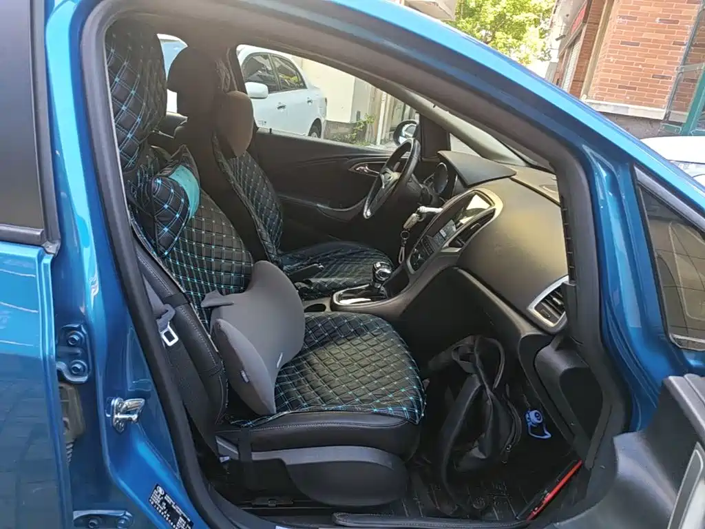 Excelle GT 2014 XT 1.6L automatic fashion version купить на сайте DeffCars