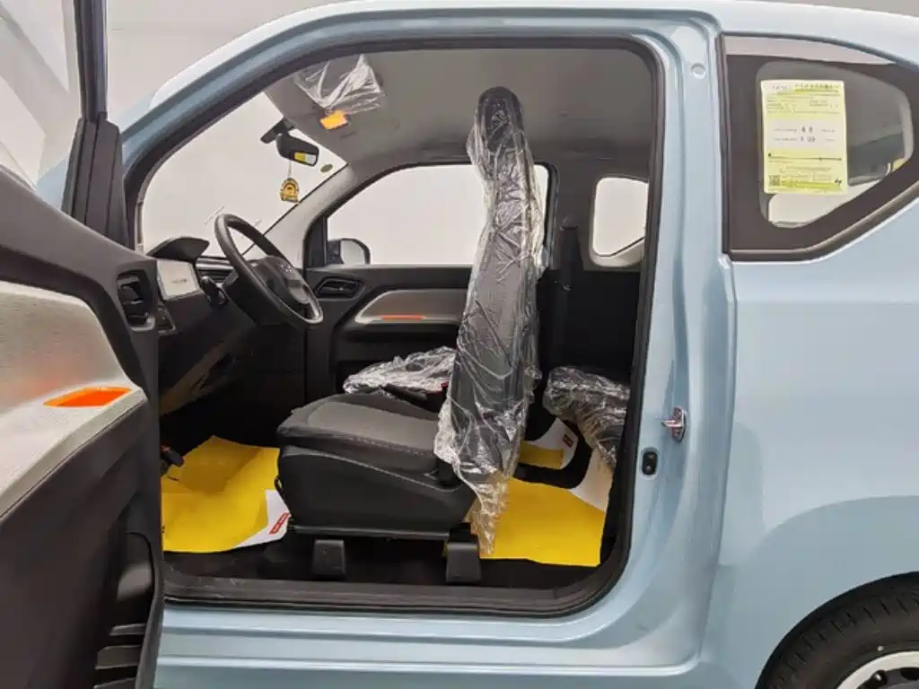 Hongguang MINIEV 2022 Relaxed Lithium Iron Phosphate купить на сайте DeffCars