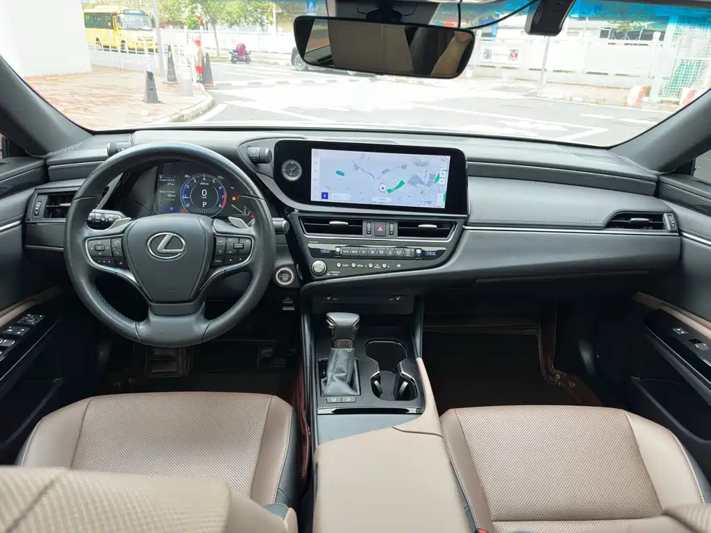Lexus ES 2023 200 Excellence Edition купить на сайте DeffCars