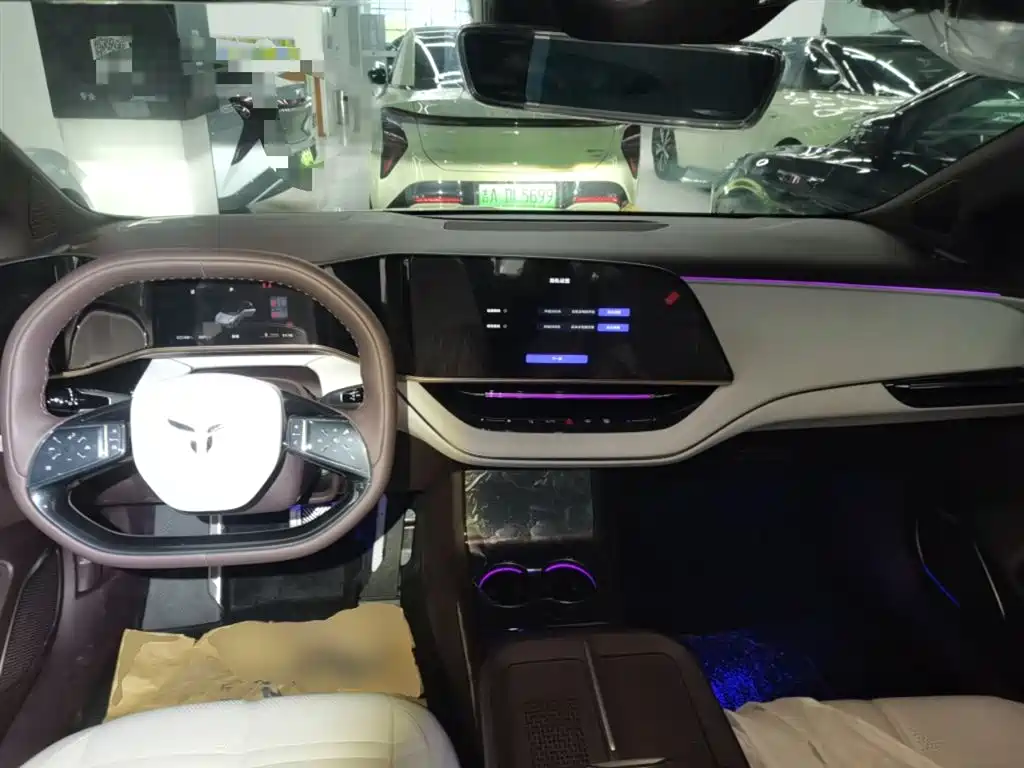 Hongqi EH7 2024 640 Pro+ four-wheel drive version купить на сайте DeffCars