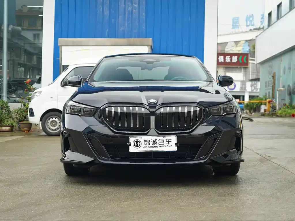 BMW 5 Series 2024 530Li Leading M Sports Package купить на сайте DeffCars