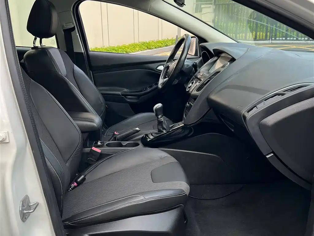 Focus 2012 hatchback 1.6L manual comfort type купить на сайте DeffCars