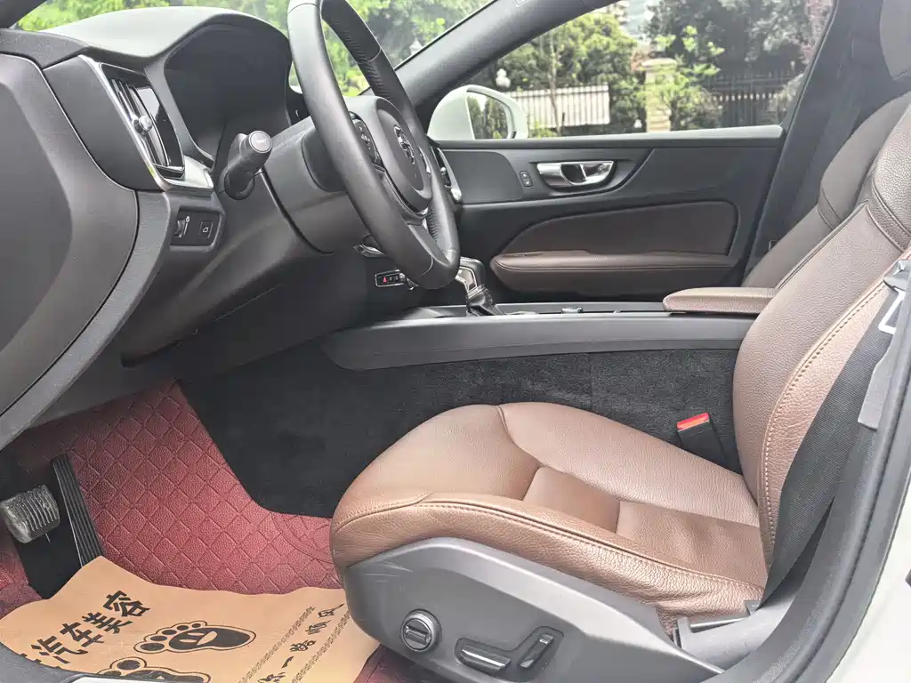 Volvo S60 2021 T4 Zhiyi Luxury Edition купить на сайте DeffCars