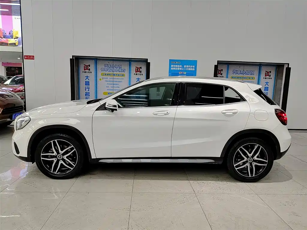 Mercedes-Benz GLA 2017 GLA 200 Fashion Model купить на сайте DeffCars