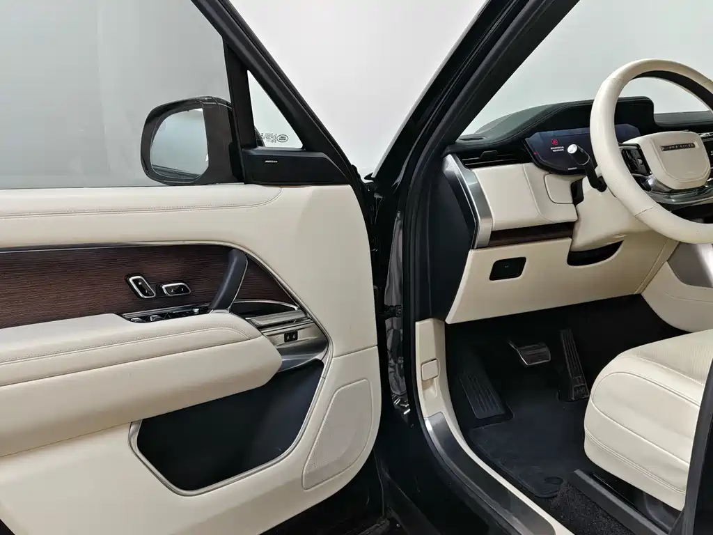 Range Rover 2023 3.0 L6 400PS Extended Edition купить на сайте DeffCars