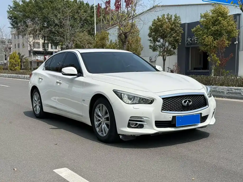 Infinity Q50 2014 2.0T Deluxe Edition купить на сайте DeffCars