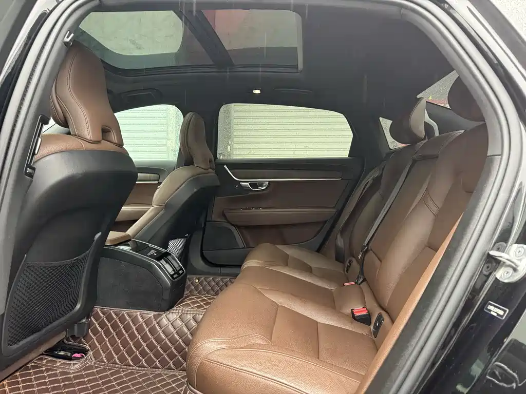 Volvo S90 2023 B5 Zhiyuan Luxury Edition купить на сайте DeffCars
