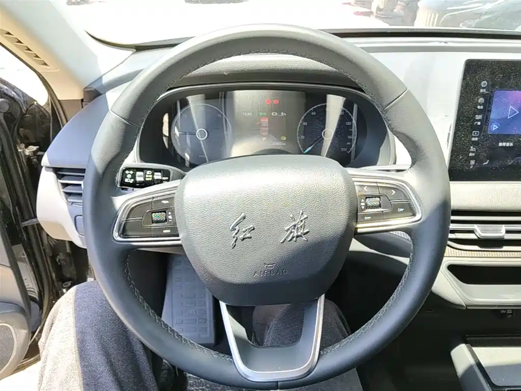 Hongqi E-QM5 2023 facelift basic travel version купить на сайте DeffCars
