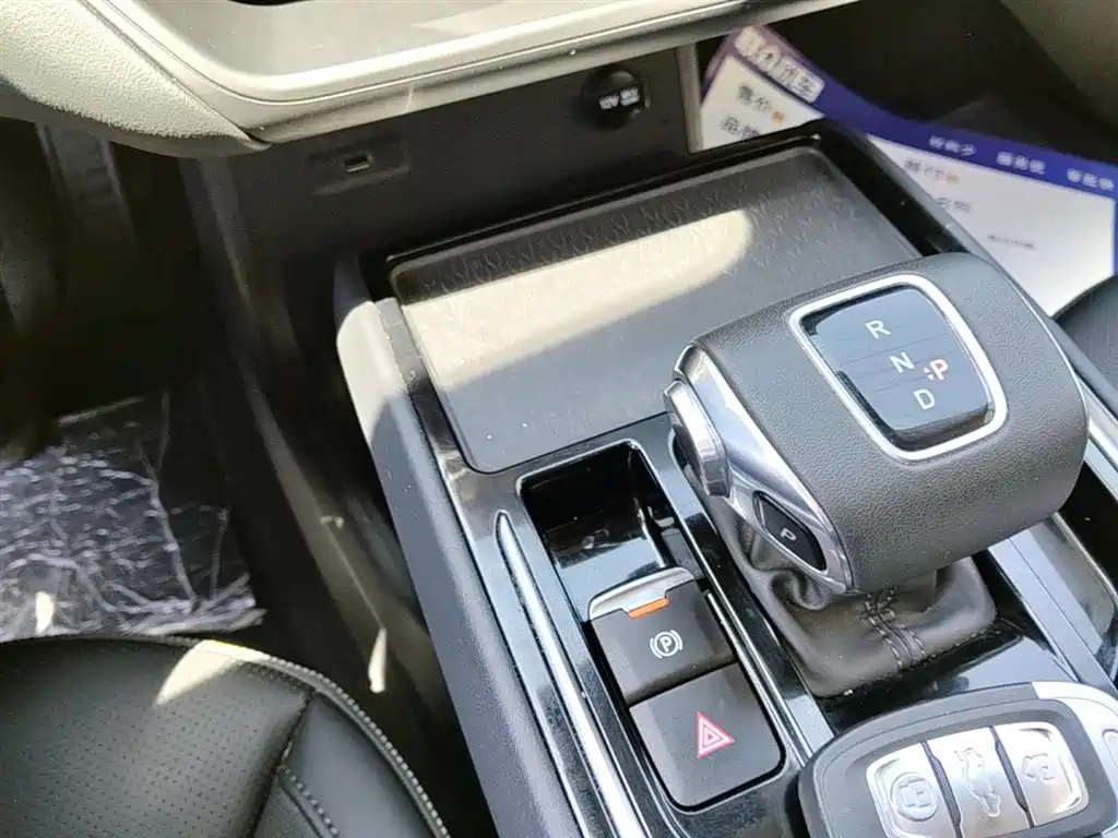Hongqi E-QM5 2023 facelift basic travel version купить на сайте DeffCars