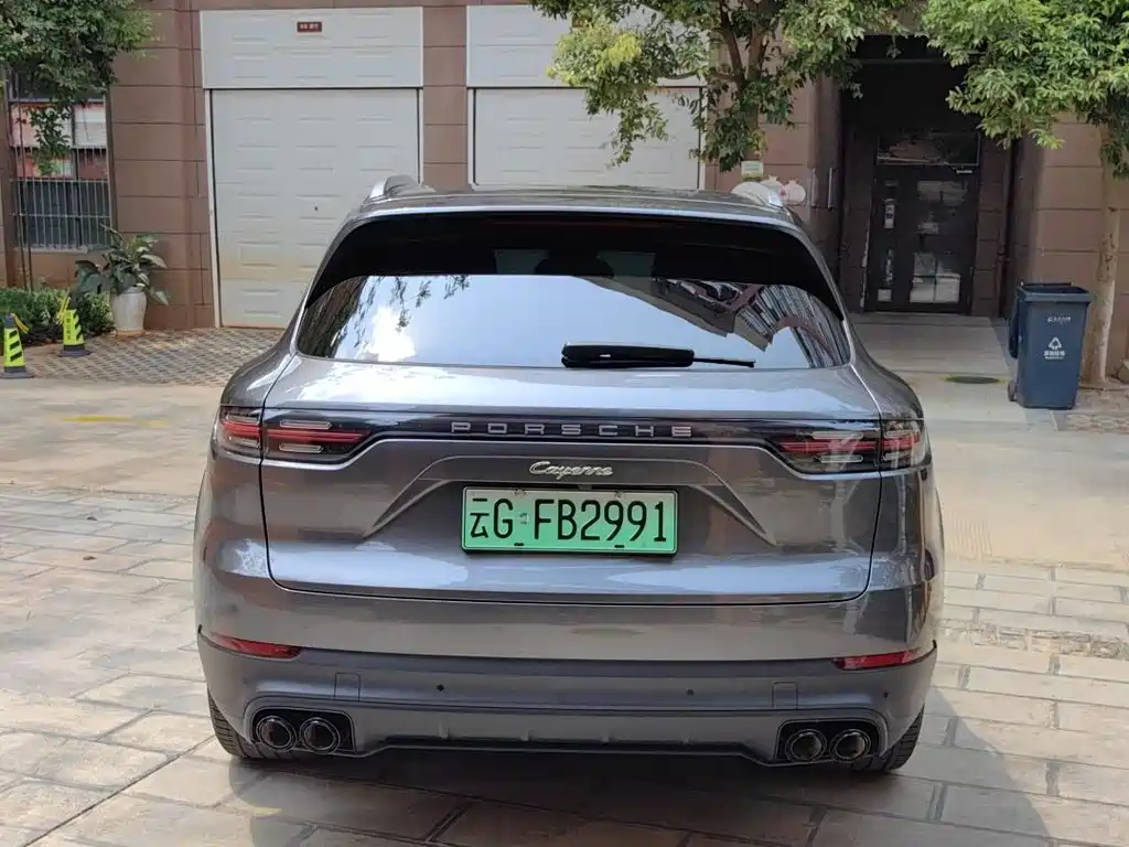 Cayenne New Energy 2022 Cayenne E-Hybrid 2.0T Platinum Edition купить на сайте DeffCars