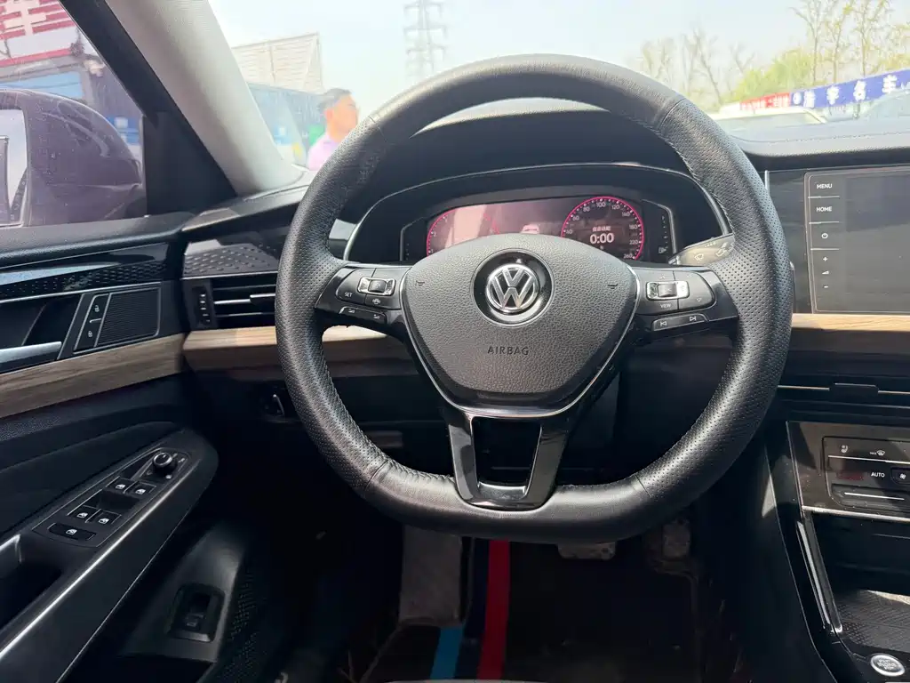 Passat 2020 330TSI Deluxe Edition National VI купить на сайте DeffCars