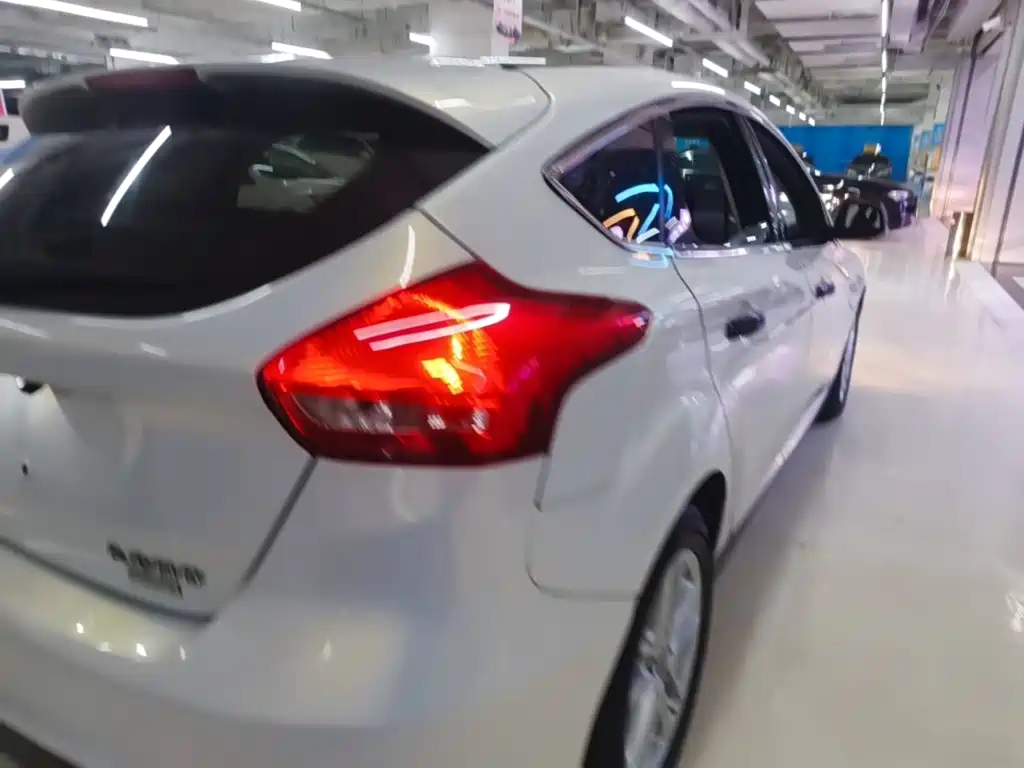 Focus 2015 hatchback EcoBoost 125 automatic super stylish model купить на сайте DeffCars