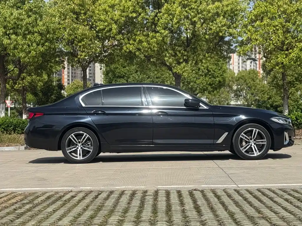 BMW 5 Series 2023 530Li Leading Luxury Package купить на сайте DeffCars