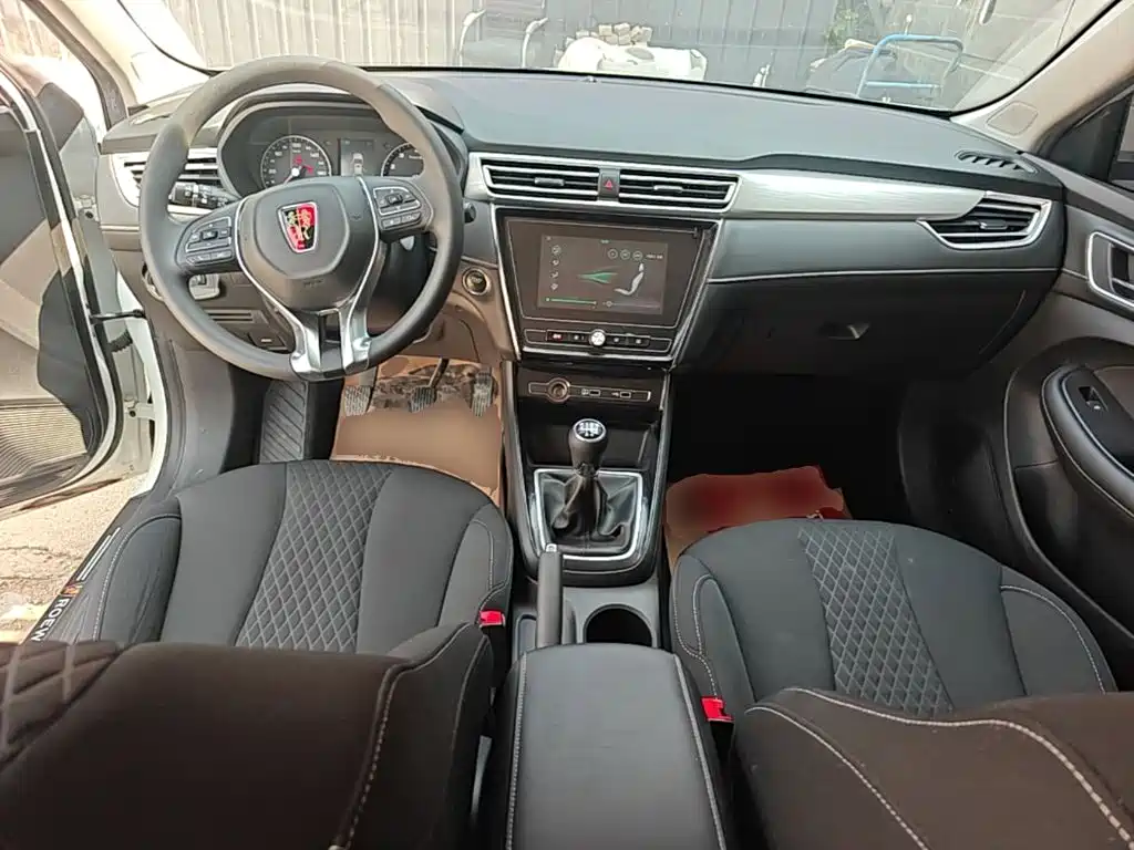 Roewe i5 2020 1.5L manual 4G Internet leading version купить на сайте DeffCars