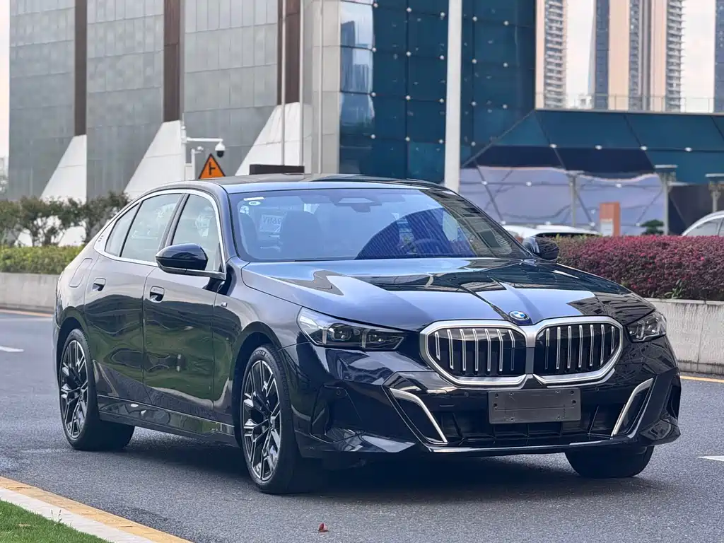 BMW 5 Series 2025 530Li Exclusive M Sports Package купить на сайте DeffCars