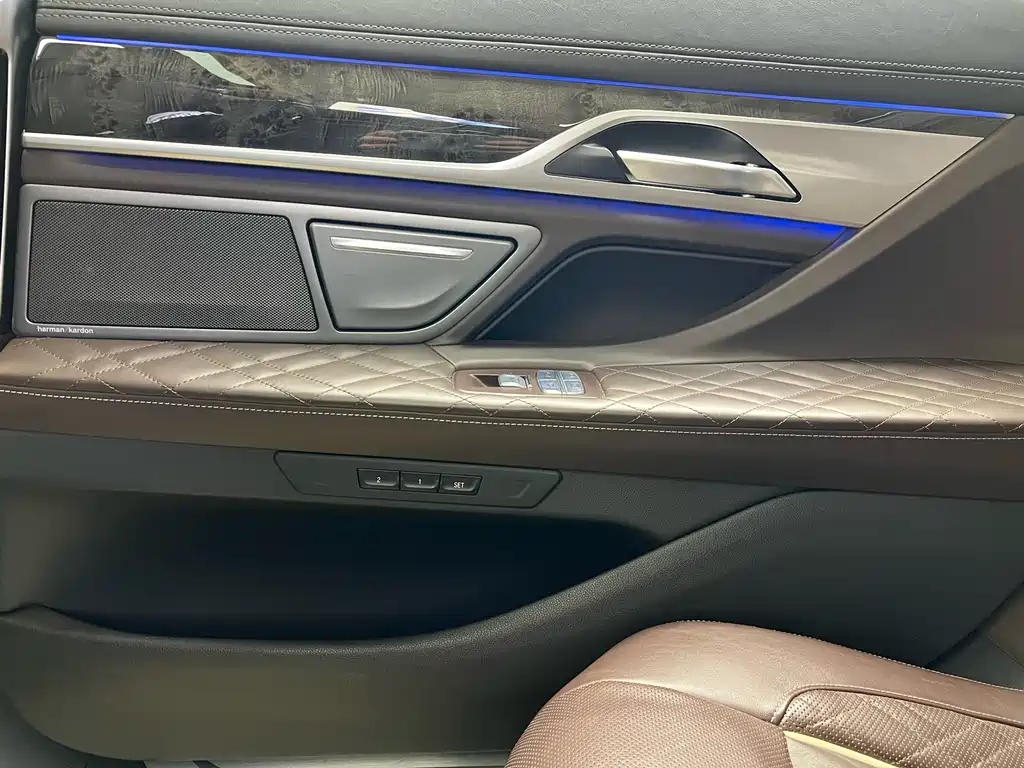 BMW 7 Series 2019 740Li Leading M Sports Package купить на сайте DeffCars