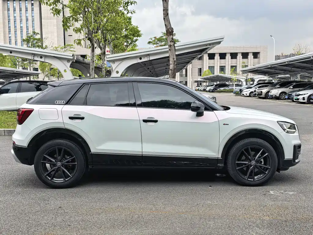 Audi Q2L 2021 35 TFSI fashionable and dynamic купить на сайте DeffCars