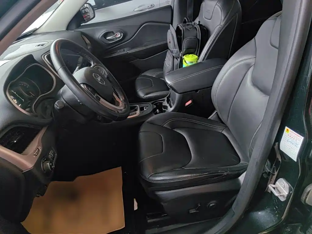 Cherokee (Китай) 2016 2.4L Professional Edition купить на сайте DeffCars
