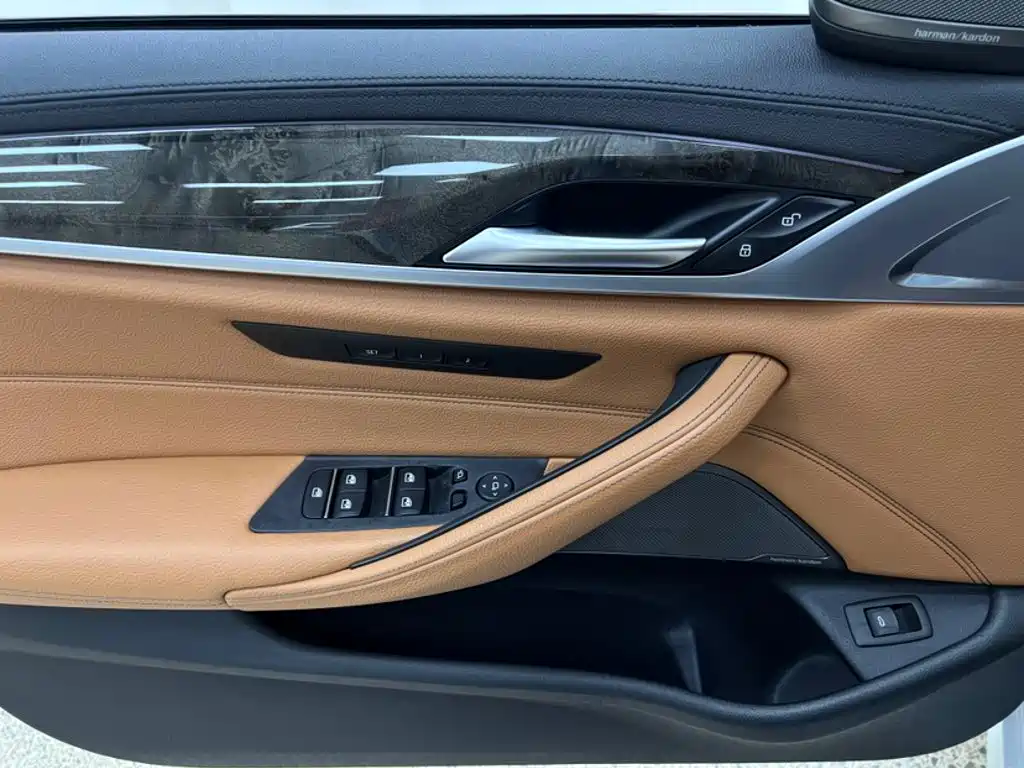BMW 5 Series 2018 530Li Exclusive M Sports Package купить на сайте DeffCars
