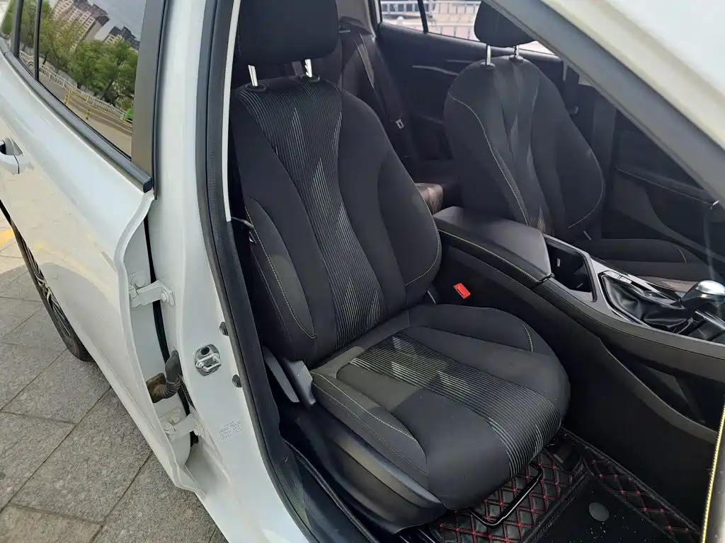 Roewe i5 2021 1.5L CVT Platinum Edition купить на сайте DeffCars